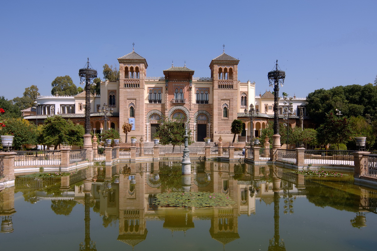 Ein Blick zum genißen hier in Sevilla auf Bauten aus die Geschichte geschrieben haben