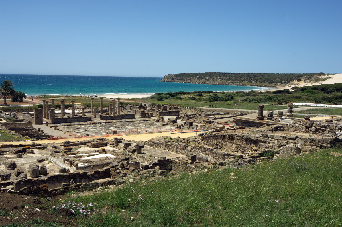 Selten hat man solch eine Nähe von Traumstränden zu vergangen Kulturen